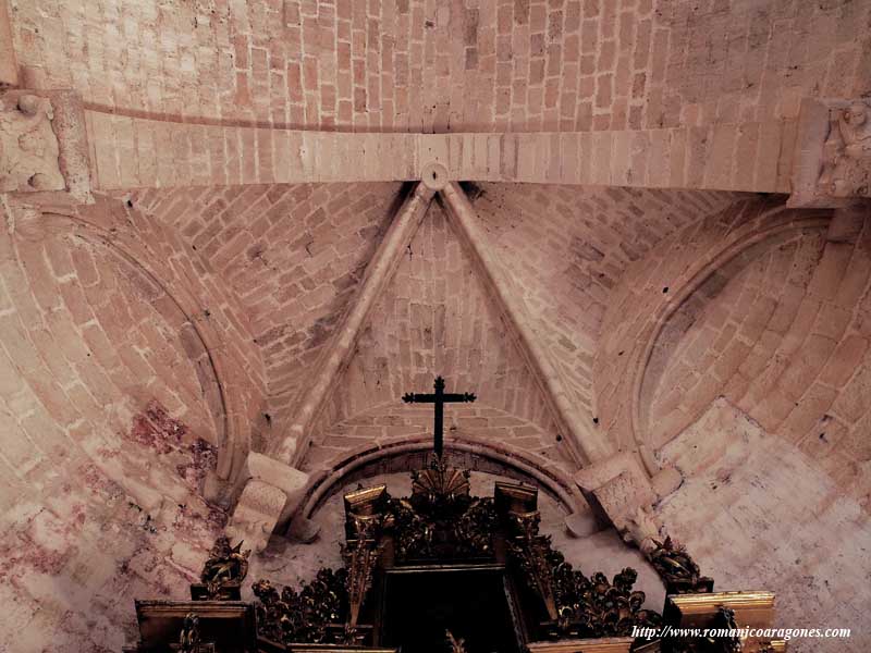 TORRE QUE CONTIENE LA CÚPULA